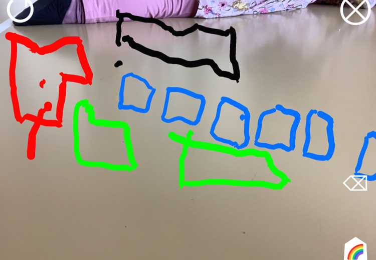 Muotoja Salissa kokeilu, kuva 3 - lasten piirros Piirtovääntimellä.